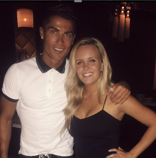 Illustration for article titled Ronaldo Returns Lost Phone, Treats Owner And Her Friends To A Night Out